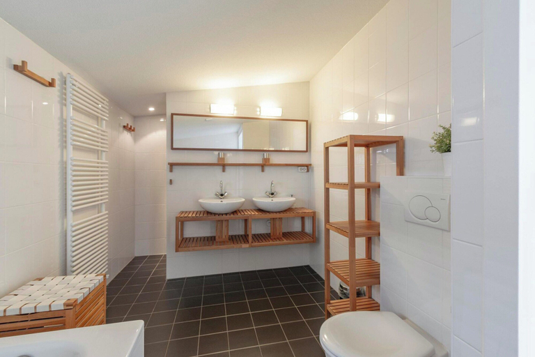 Bathroom 2, Beachside Apartment With Balcony, Zijpe