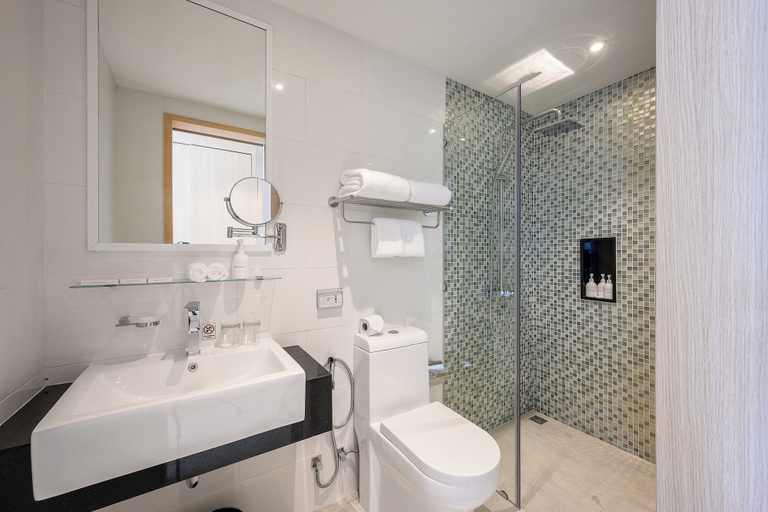 Bathroom 5, THE BEACHFRONT HOTEL PHUKET, Phuket Island