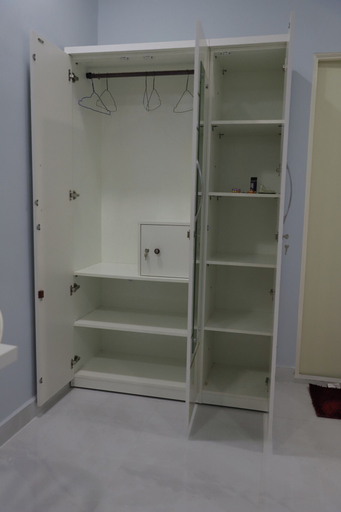 Bathroom 4, V & U Homestay Sadar, Nagpur