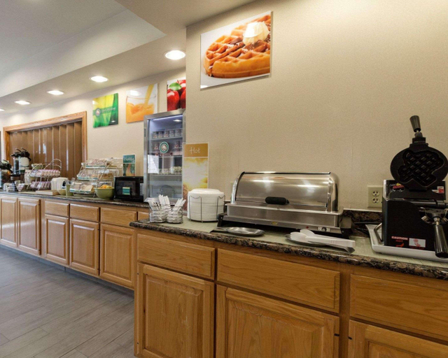 Food & Drinks 4, Quality Inn Buffalo, Leon