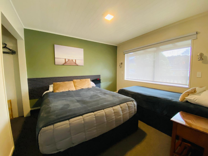 Bedroom 2, Commodore Motels, Dunedin