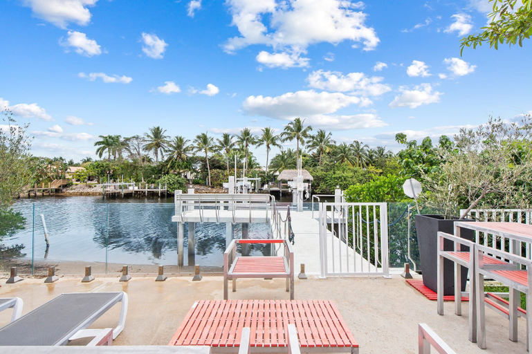 Sport & Beauty, Unique Retreat - Unit B: Homey First-floor Haven, Broward