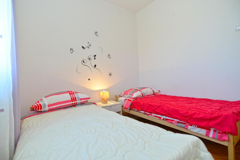 Bedroom 3, Spacious flat with pool just 300m from the beach, Fažana