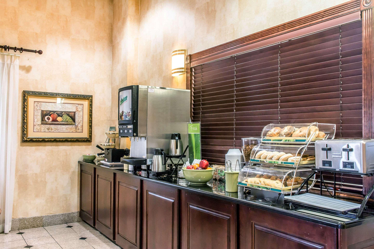 Food & Drinks 5, Quality Inn Hackettstown - Long Valley, Warren
