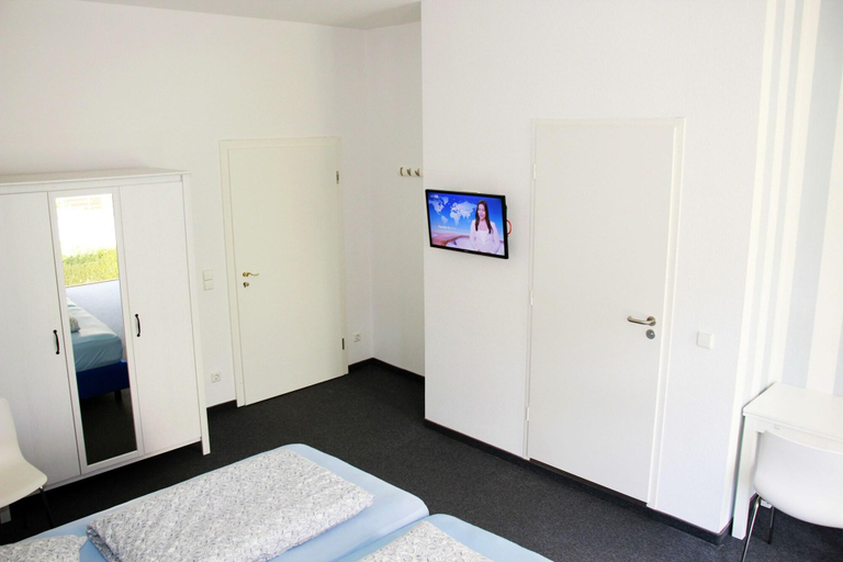 Bedroom 3, Die Botschaft, Berlin