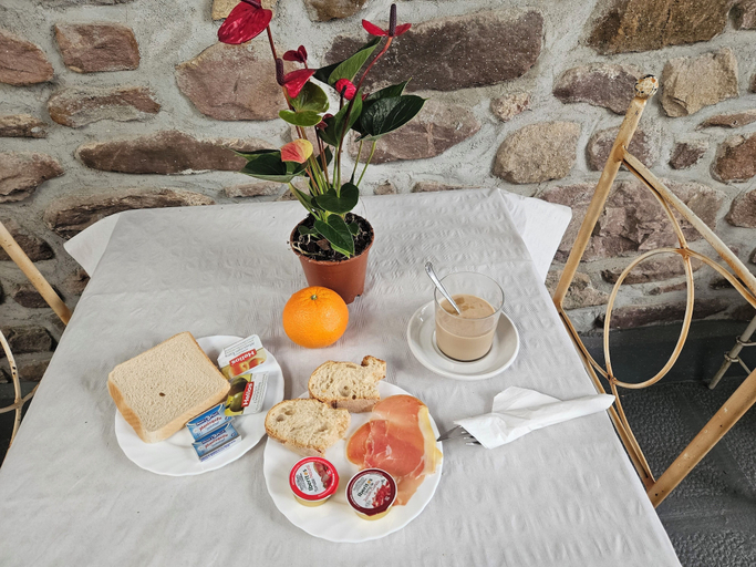Food & Drinks 2, Hostal Mendaurpe, Navarra