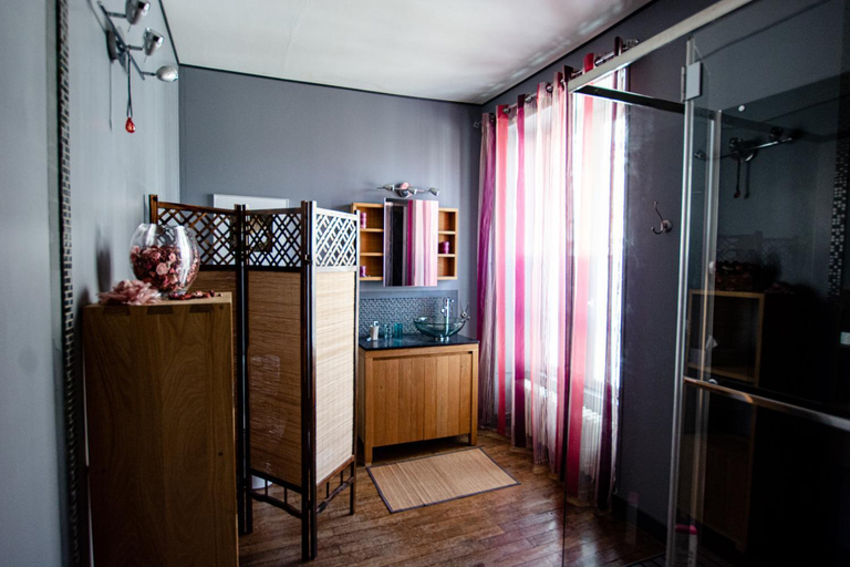 Bedroom 2, Les Trois Fontaines, Vienne