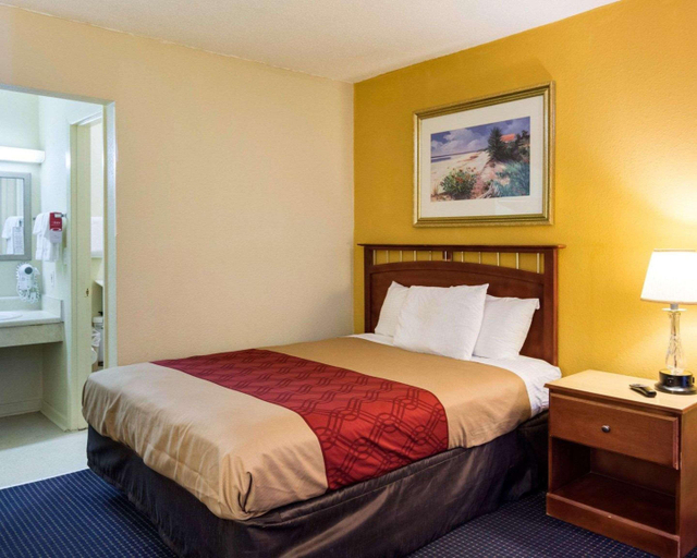 Bedroom 2, Econo Lodge Petersburg, Petersburg