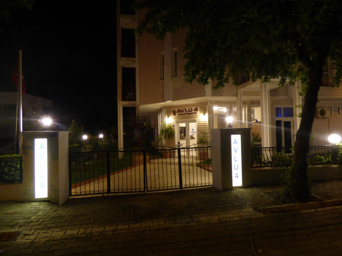 Exterior & Views