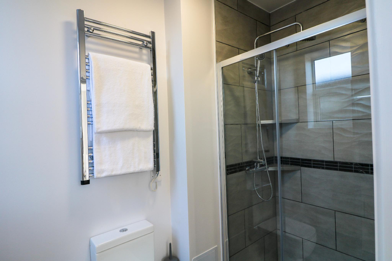 Bathroom 2, Comfy Studio in Kingsbury F7, London