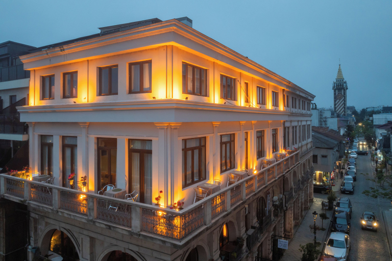 Exterior & Views