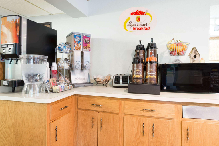 Food & Drinks 4, Super 8 by Wyndham La Vale/Cumberland Area, Allegany