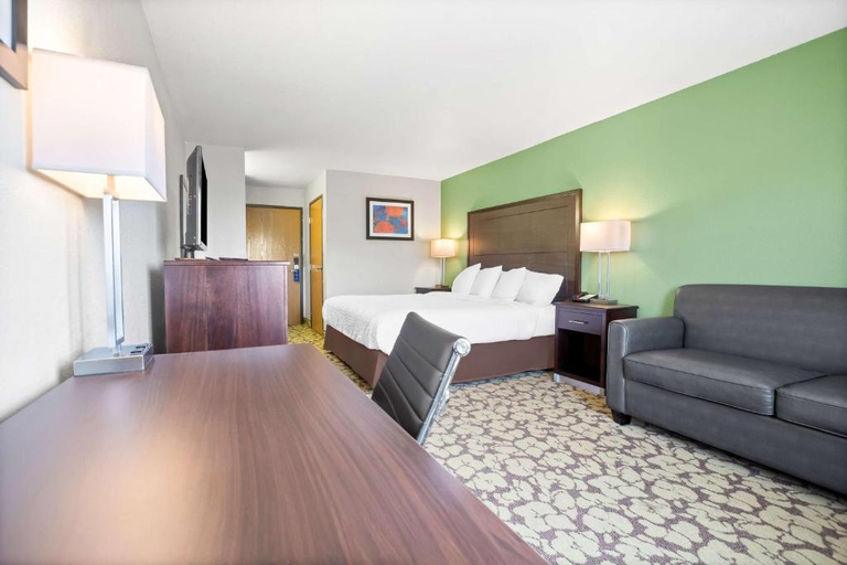 Bathroom 4, SureStay Plus Hotel by Best Western Bettendorf, Scott