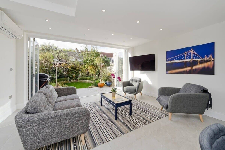 Others 4, Spacious 4 Bed House, Battersea, London