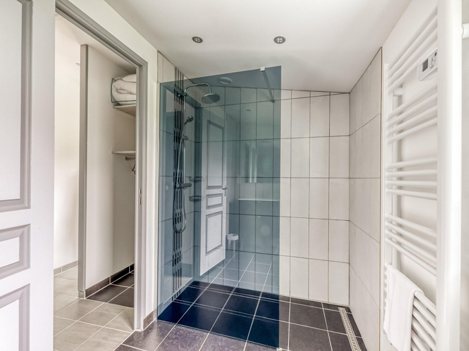 Bathroom 3, Brontes Coastal Retreat, Calvados