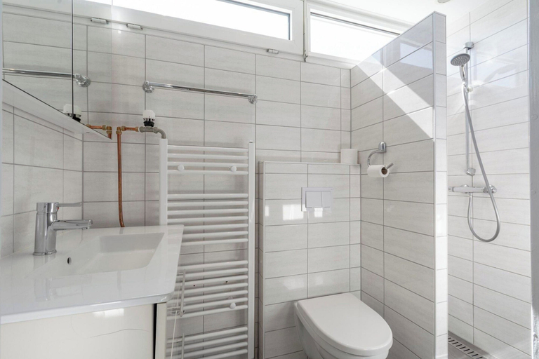 Bathroom, Bungalow in Julianadorp near Sandy Beach, Den Helder