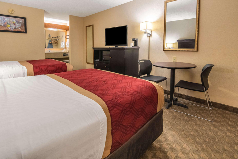 Bedroom 4, Econo Lodge Hillsboro I-35, Hill