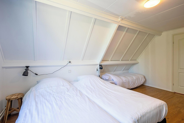 Room 3, Holiday Home in Texel Near the Beach, Texel