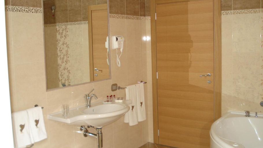 Bathroom 3, Hotel Garni Vittoria, Trento