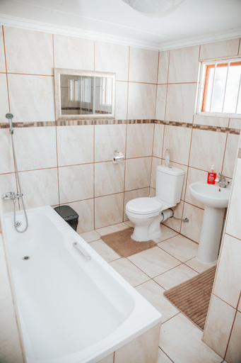 Bathroom 3, Bailey Country House, Chris Hani