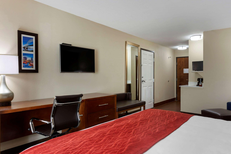 Bedroom 4, Springplace Inn & Suites, Crittenden