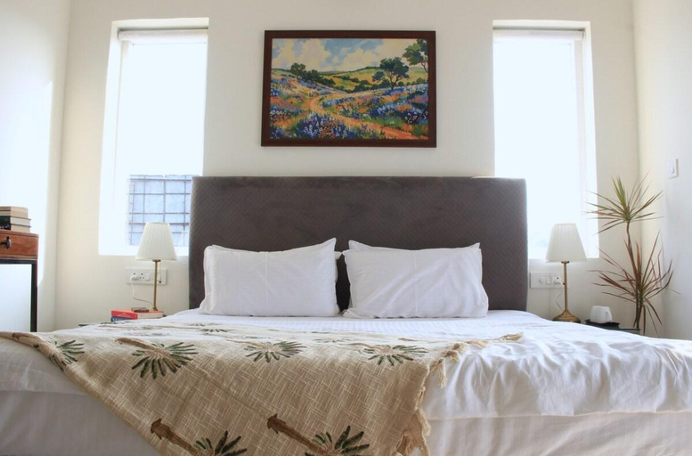 Bedroom 2, Chic 3BHK w Pvt Pool & Fieldview: BluJam Villa, North Goa