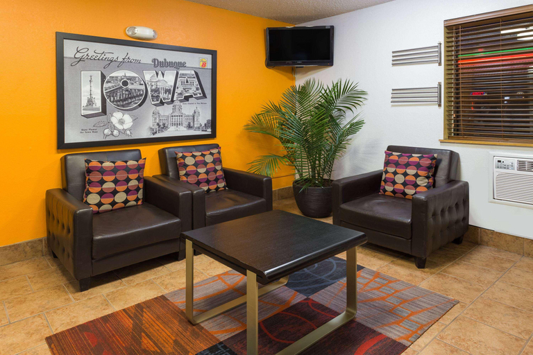 Public Area 3, Super 8 by Wyndham Dubuque, Dubuque
