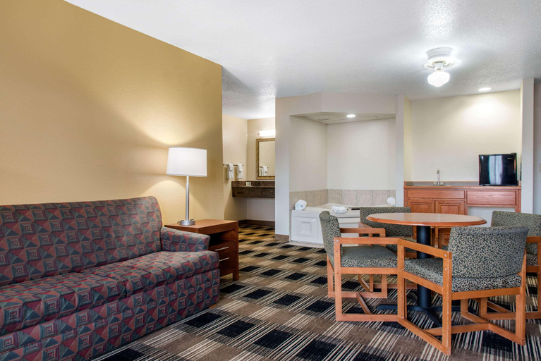 Bedroom 3, Quality Inn Rochester Area, Olmsted