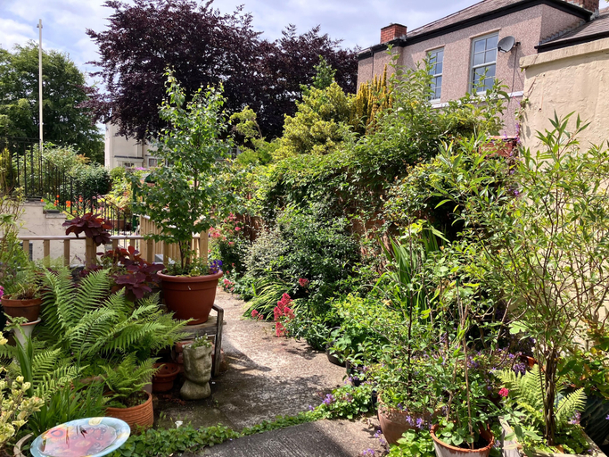 Property grounds 5, Beach House Apartment, Sleeps 4 With Patio, Sefton