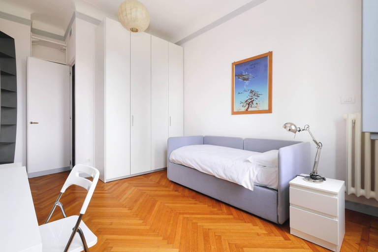 Bedroom 2, Deluxe flat near City Centre, Milano