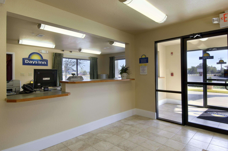 Public Area 3, Days Inn by Wyndham Centre, Cherokee