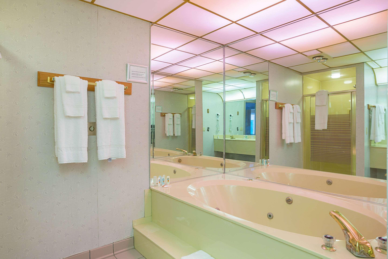 Bathroom 4, Quality Inn Hurricane Mills, Humphreys