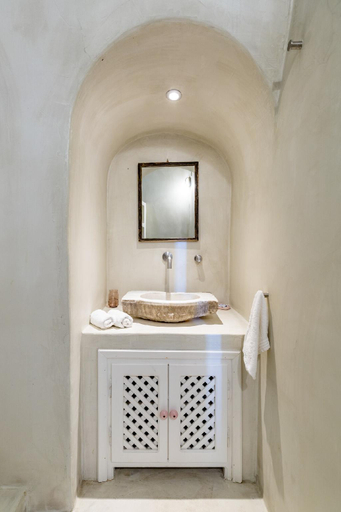 Bathroom 2, Historic cave house, the old bakery by Cycladica, South Aegean