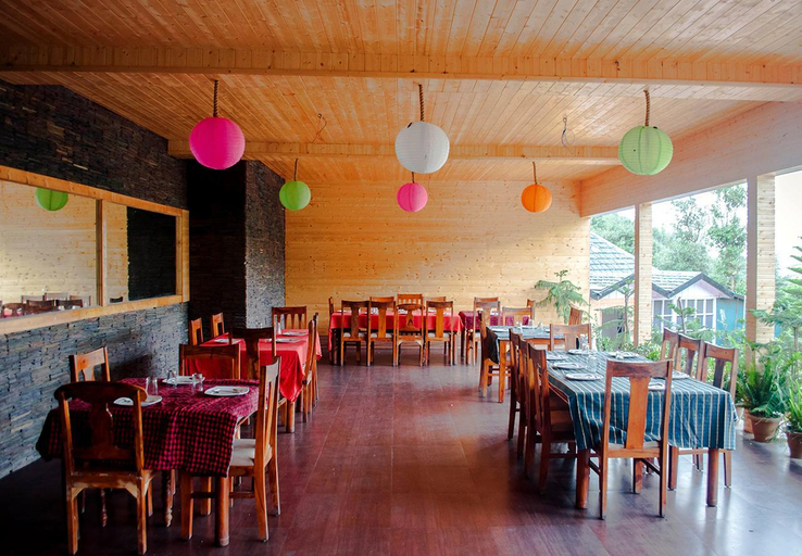 Food & Drinks, Oakwood Hamlet Resort, Solan