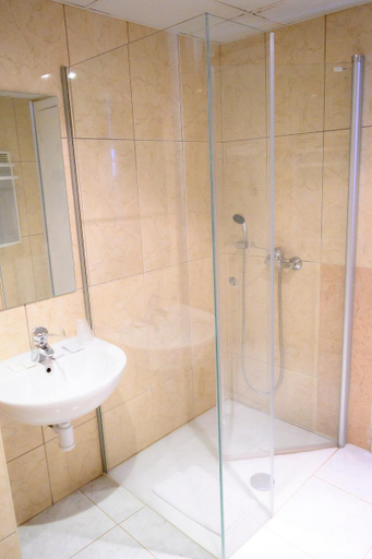 Bathroom 4, Hotel Merino, Pyrénées-Orientales