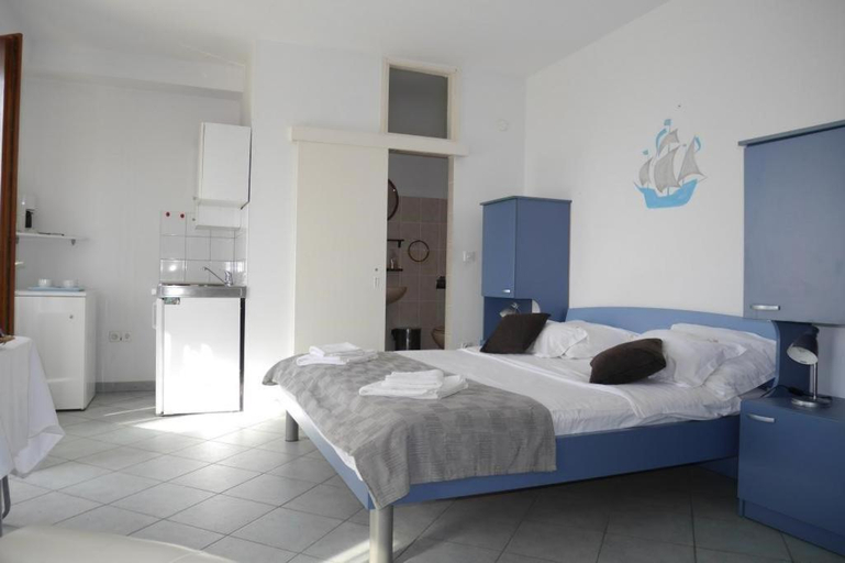 Others 3, Apartments Jure with Sea View, Dugi Rat