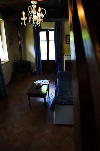 Public Area 2, I Tre Baroni, Arezzo