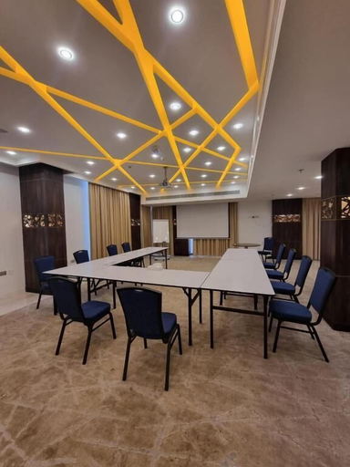 Food & Drinks 4, Muscat Gate Hotel, Seeb