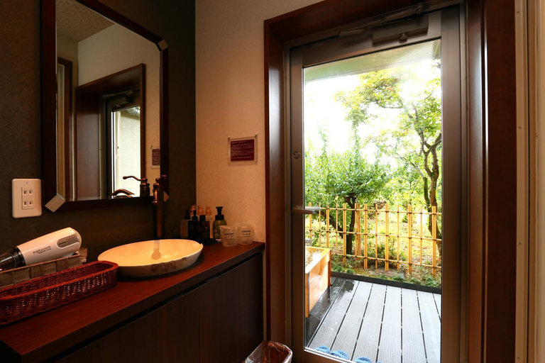 Bathroom 4, Kafutei, Yamaga