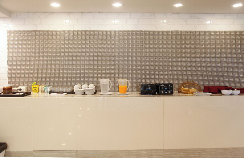 Food & Drinks 5, Convenient Grand Plus Hotel Suvarnabhumi, Bang Sao Thong