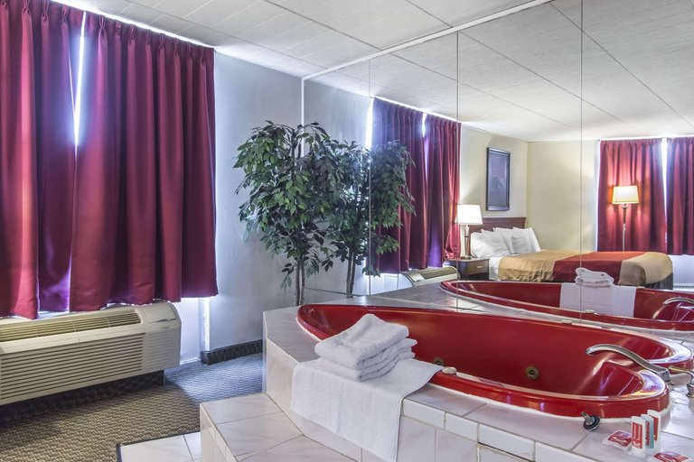Public Area 2, Econo Lodge Orillia, Simcoe