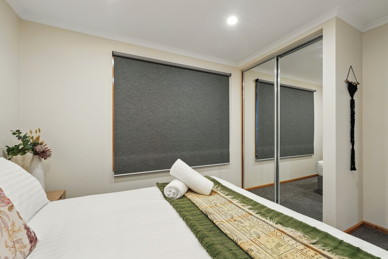 Bedroom 1, Timbermill House - 2 Bedrooms, Sorell