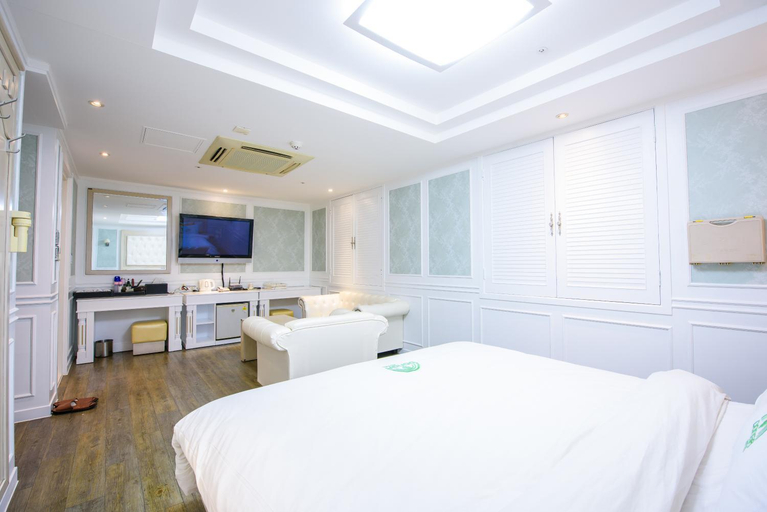 Bedroom 2, Gangneung Donga Hotel, Gangneung