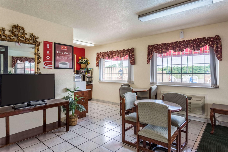 Public Area 2, Econo Lodge & Suites Forrest City Area, Monroe
