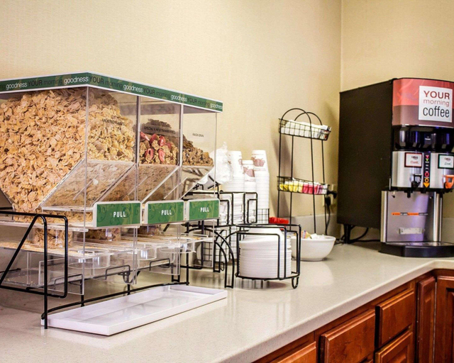 Food & Drinks 5, Quality Inn Lima Northeast, Allen