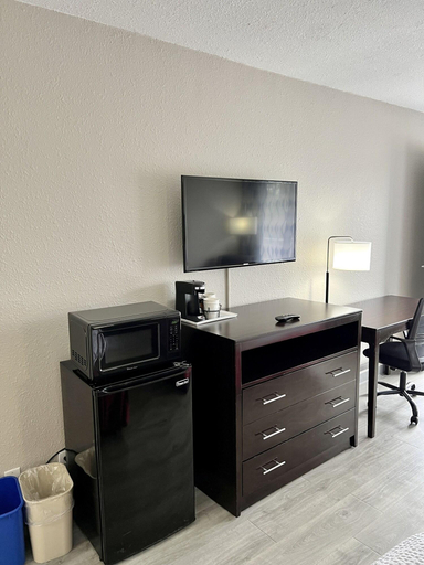 Bedroom 3, Days Inn by Wyndham Melbourne, Brevard