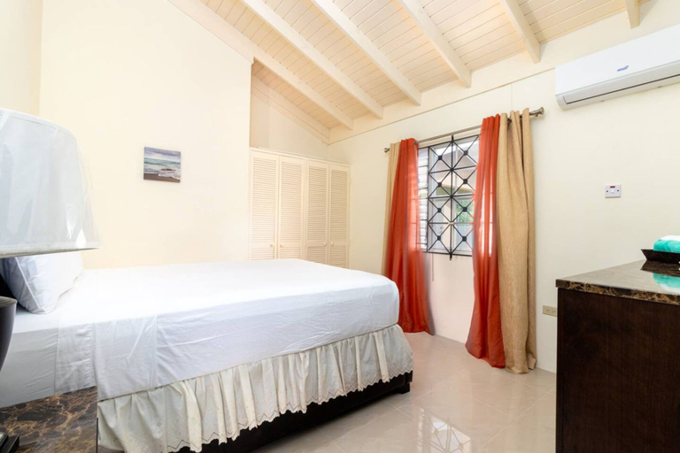 Bedroom 3, 5 Bedrmoasis Draxhall Pool Gym