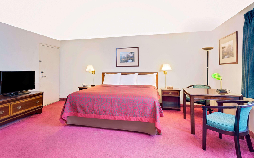 Bedroom 3, Days Inn by Wyndham Waynesboro, Franklin