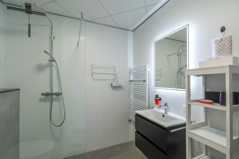 Bathroom 3, Strandslag 103 ground floor apartment, Den Helder