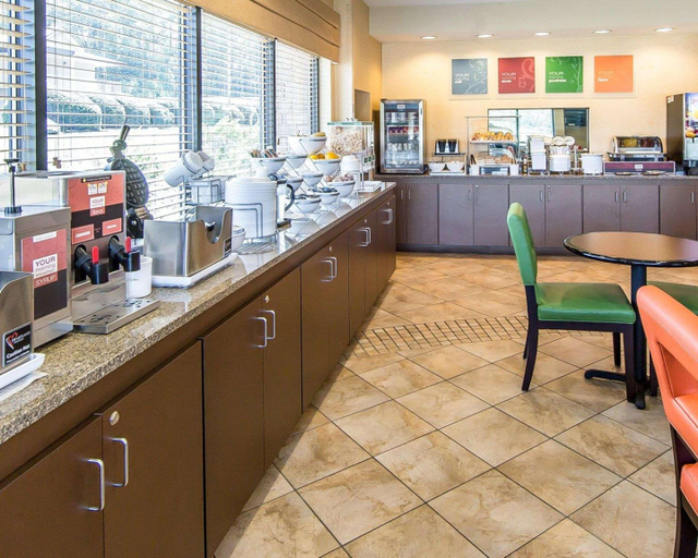 Food & Drinks 5, Comfort Suites Kodak Sevierville, Sevier